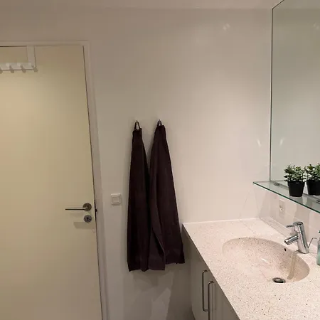 Kun Fa Minutter Fra Metroen Appartement